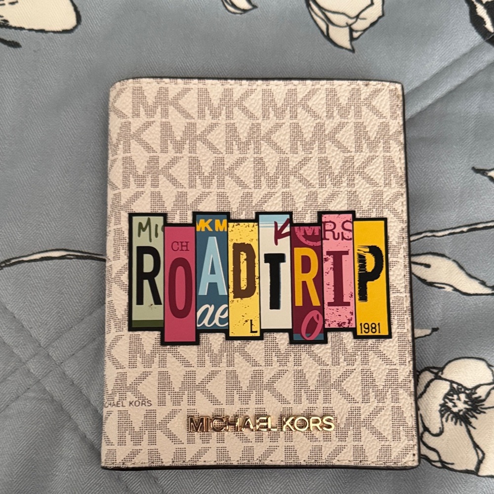 Michael Kors Road Trip Passport Cover